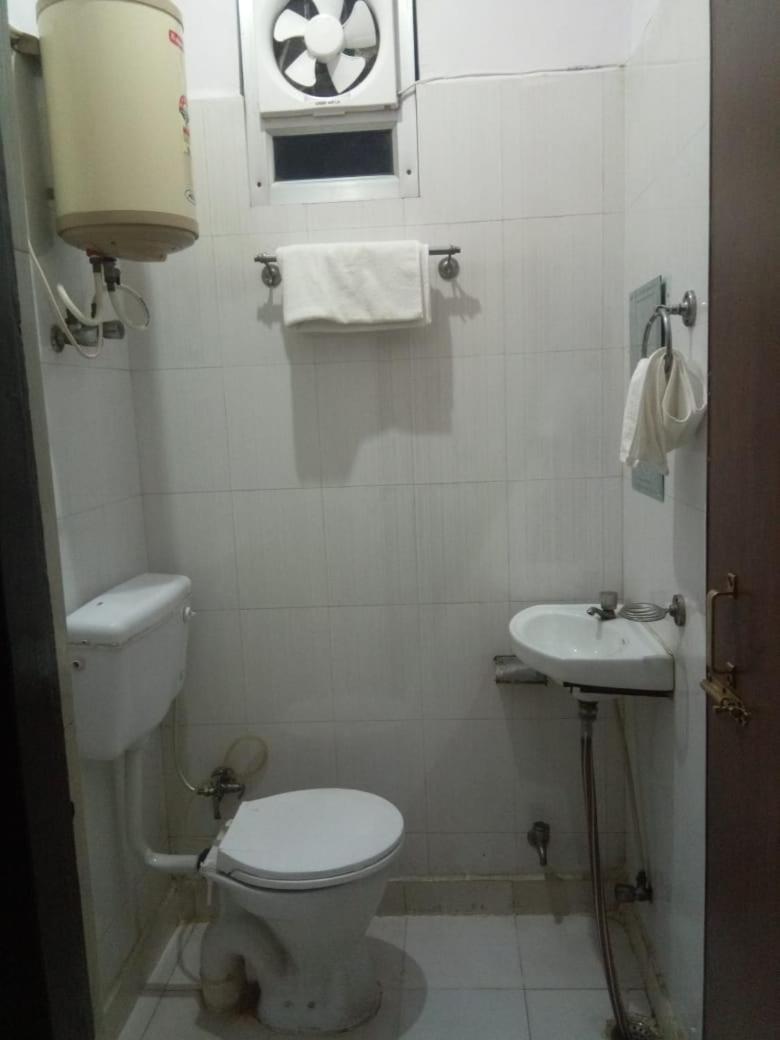 Hotel Kamal Lucknow Esterno foto