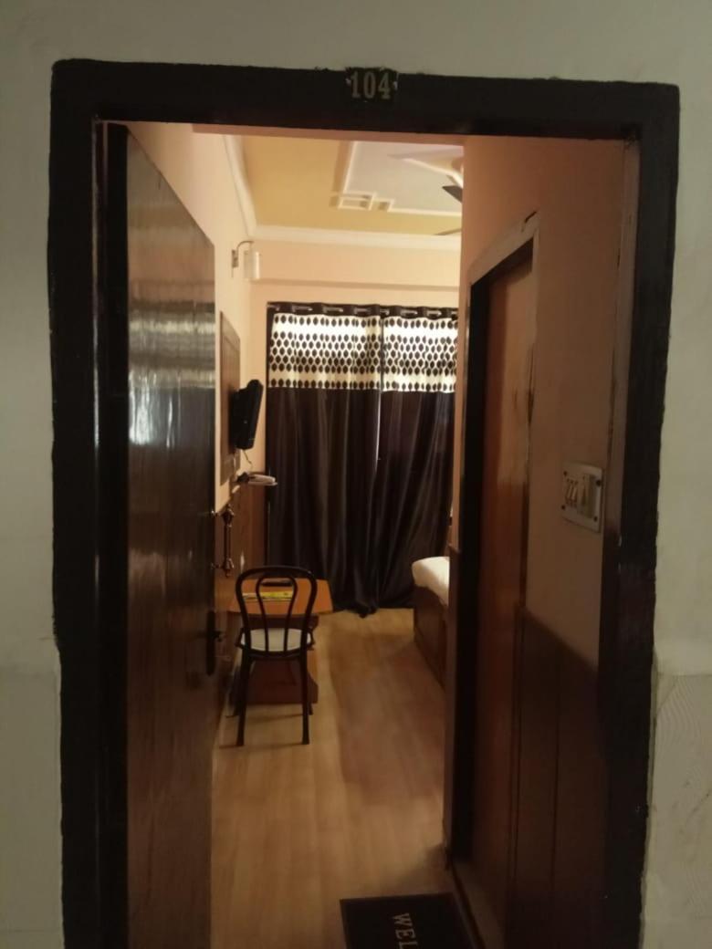 Hotel Kamal Lucknow Esterno foto